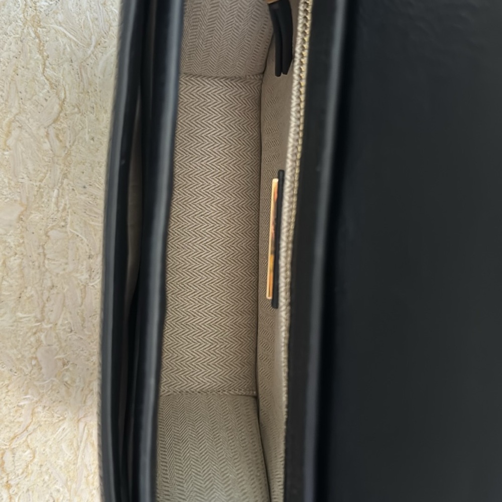 Brand new without tag, authentic Tory Burch Black Leather Crossbody Bag. - Picture 7 of 11
